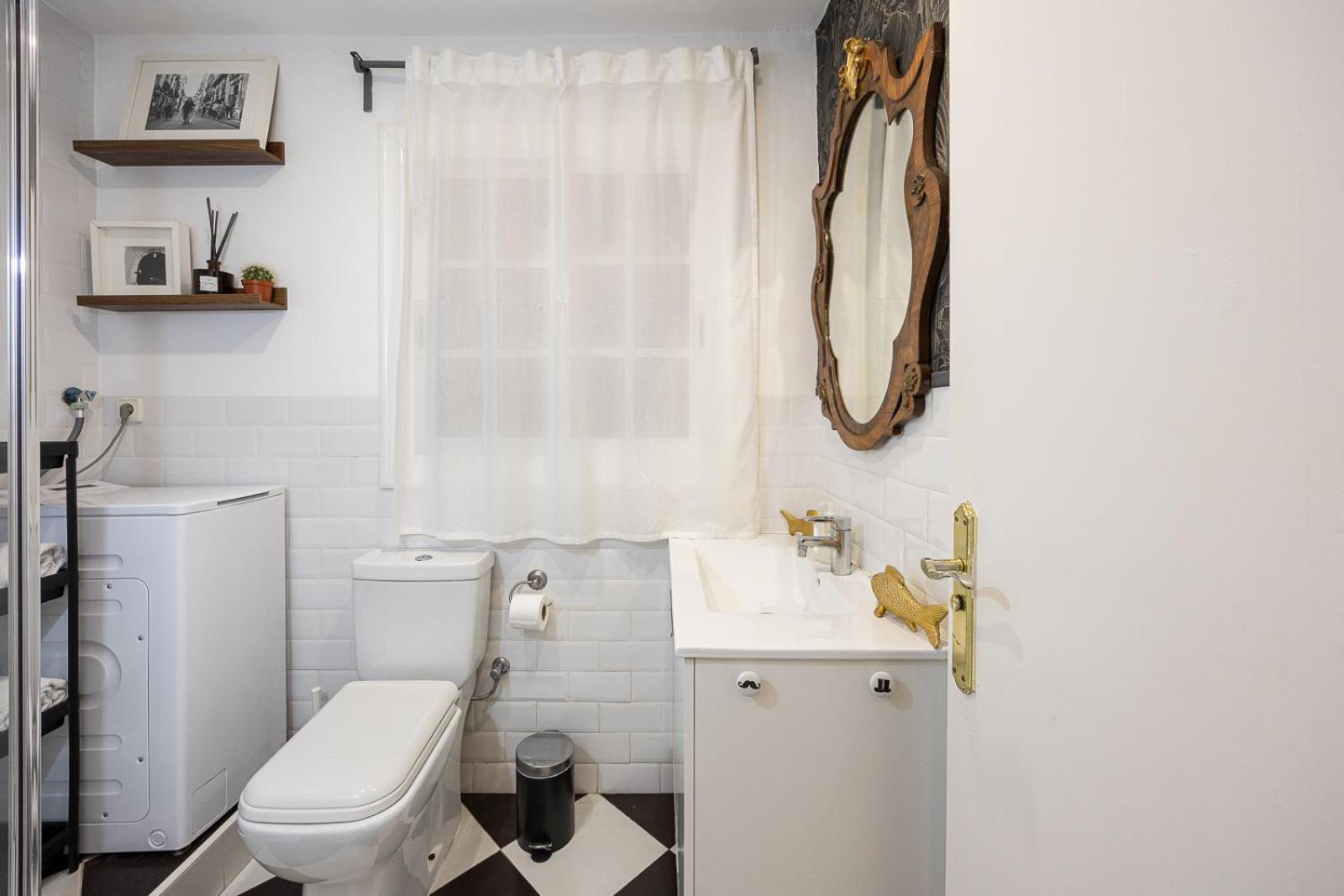 Vintage 3 Bdr Apartment Esplugues de Llobregat Bagian luar foto